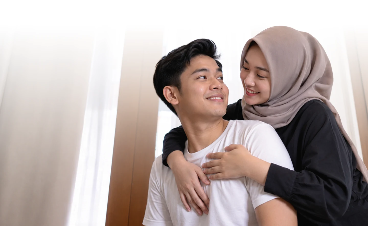 Pasangan bahagia setelah terapi disfungsi ereksi di The Mens Clinic